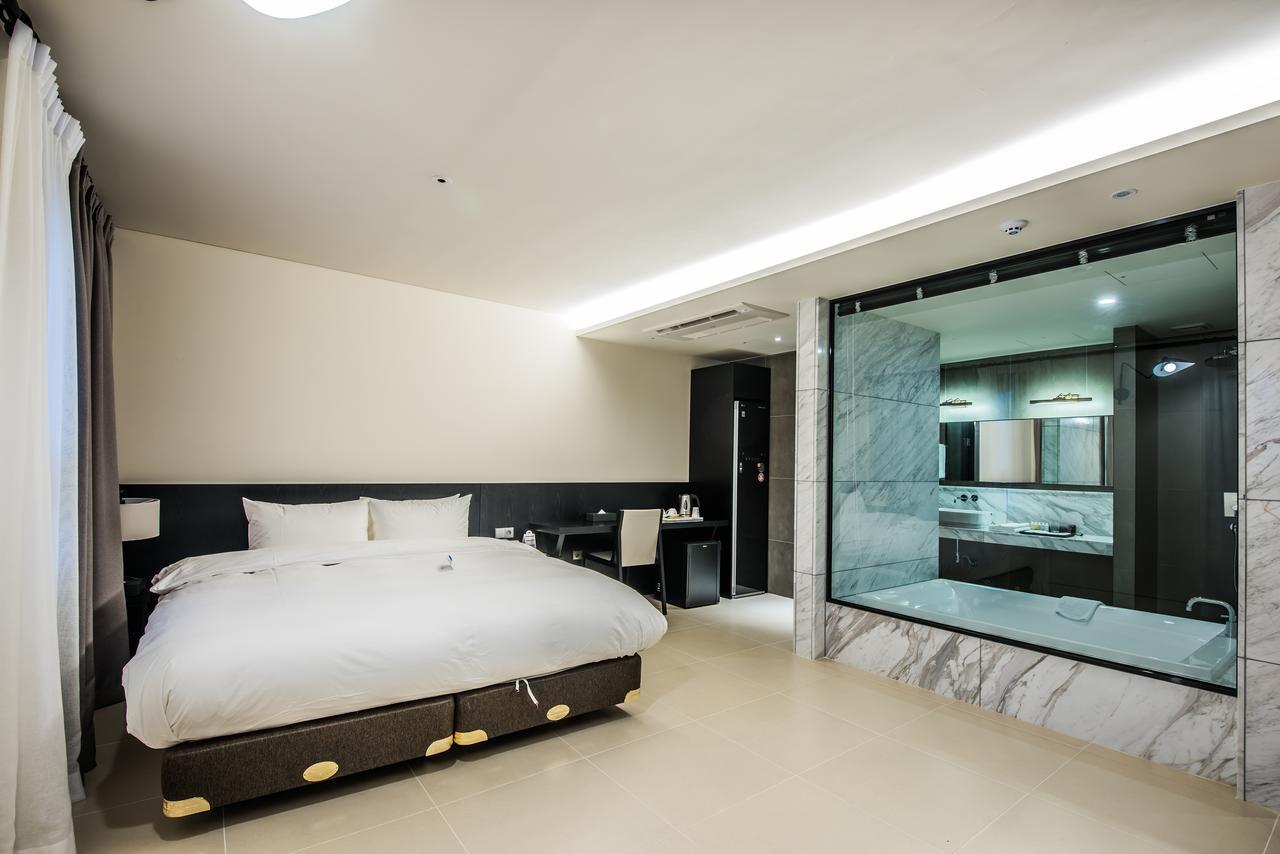 Rivertain Hotel Daegu Bagian luar foto