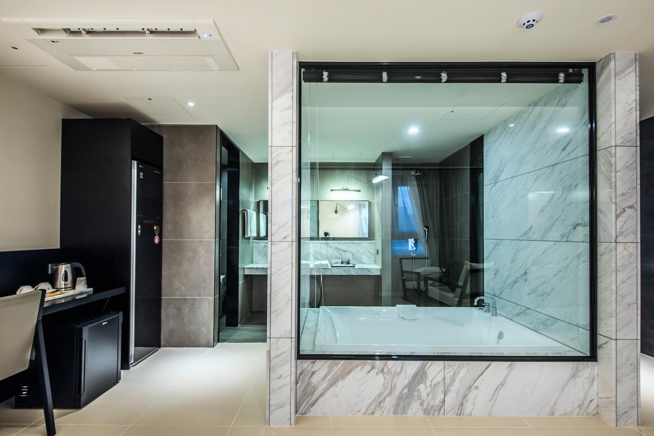 Rivertain Hotel Daegu Bagian luar foto
